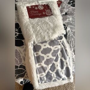 Cozy White and Gray Reversible Shaggy Throw Blanket